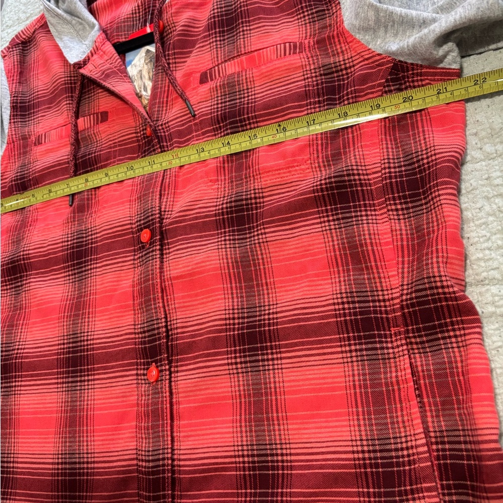 The North Face Red Checkered Women's Shirt - Picture 9 of 9